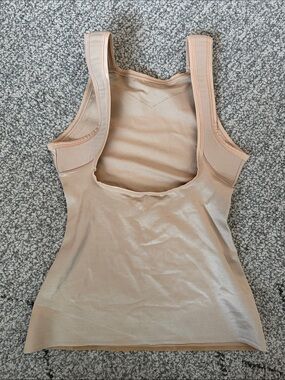 Seamless Nude Shapewear under bust tank